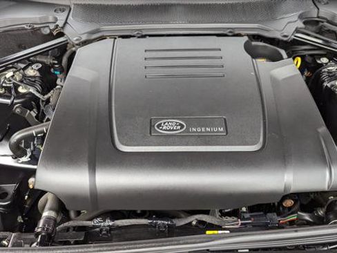 Used 2023 Land Rover Discovery S image 31