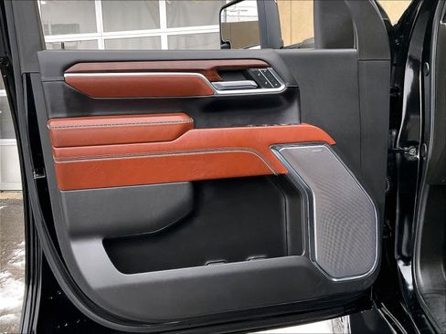 Used 2024 GMC Sierra 2500 Denali Ultimate image 9