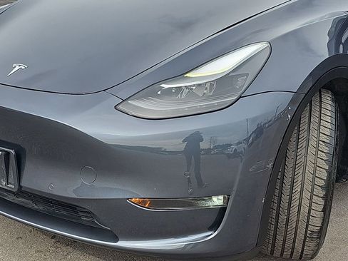 Used 2022 Tesla Model Y Performance image 35