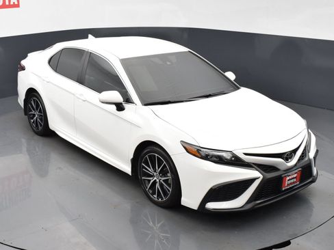 Used 2024 Toyota Camry SE w/ Cold Weather Package AWD/4WD image 23