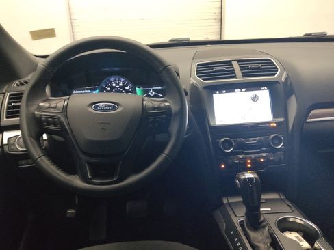 Used 2018 Ford Explorer XLT w/ Equipment Group 201A image 22