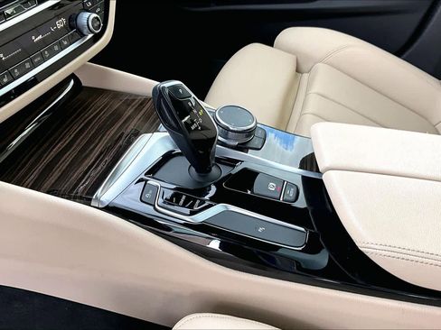 Used 2019 BMW 530i w/ Convenience Package RWD image 18