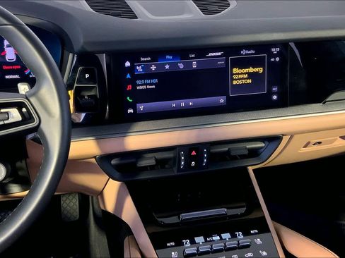 Used 2025 Porsche Cayenne image 16