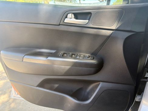 Used 2018 Kia Sportage LX FWD image 9
