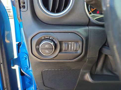 Used 2021 Jeep Gladiator Overland w/ Popular Equipment Package image 11