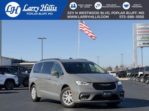 Used 2022 Chrysler Pacifica Touring-L image 1