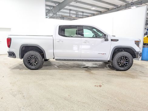 Used 2023 GMC Sierra 1500 AT4X image 2