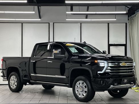 Used 2024 Chevrolet Silverado 2500 High Country AWD/4WD image 1