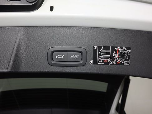 Used 2021 Volvo XC40 T5 R-Design image 54