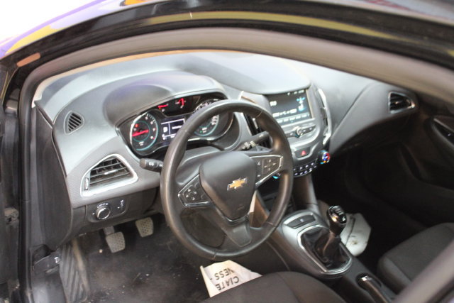 Used 2018 Chevrolet Cruze LT FWD image 13