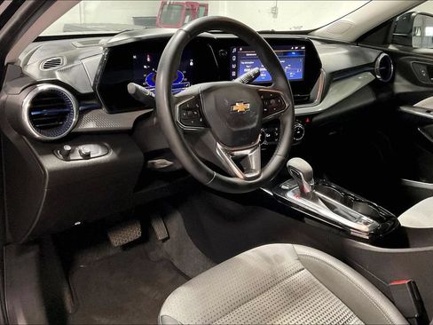 Used 2024 Chevrolet Trax LT w/ Driver Confidence Package FWD image 16