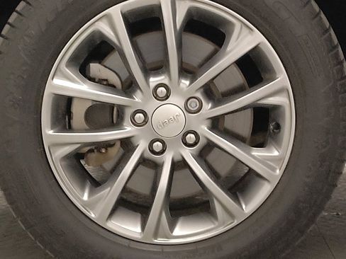 Used 2020 Jeep Cherokee Latitude Plus image 31