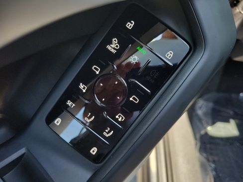 Used 2025 Audi Q5 Prestige AWD/4WD image 17