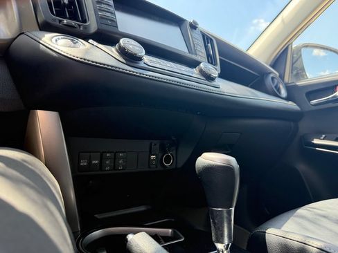 Used 2018 Toyota RAV4 Limited FWD image 15
