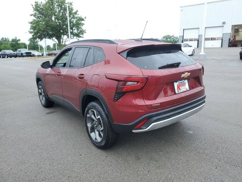Used 2024 Chevrolet Trax LT FWD image 3
