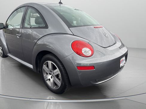 Used 2006 Volkswagen Beetle Coupe w/ Package 1 FWD image 9
