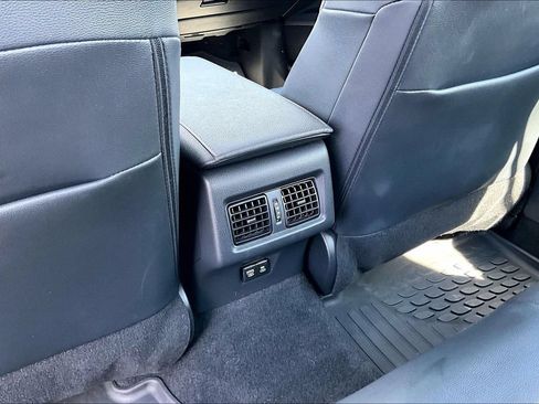 Used 2025 Toyota Camry XLE FWD image 33