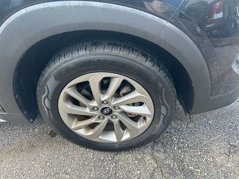 Used 2017 Hyundai Tucson SE AWD/4WD image 2