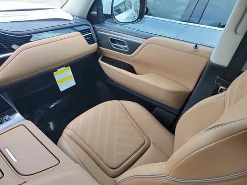 New 2026 INFINITI QX80 Luxe image 12