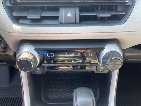 Used 2021 Toyota RAV4 XLE AWD/4WD image 22