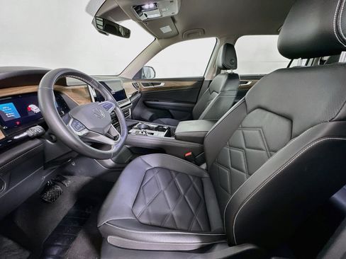 Used 2025 Volkswagen Atlas SE AWD/4WD image 13