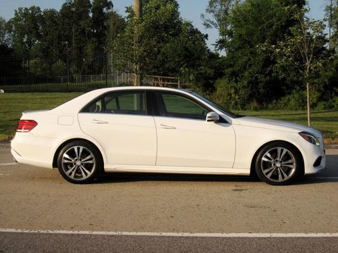 Used 2016 Mercedes-Benz E 350 4MATIC Sedan w/ Premium Package image 9