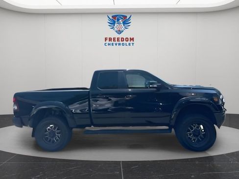 Used 2022 RAM 1500 Big Horn w/ Night Edition AWD/4WD image 7