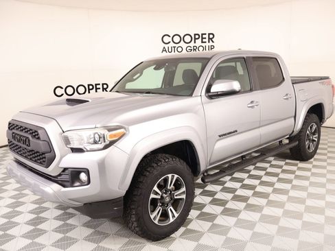 Used 2018 Toyota Tacoma TRD Sport w/ Technology Package AWD/4WD image 10