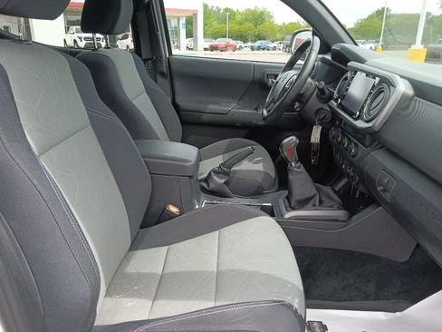 Used 2021 Toyota Tacoma TRD Off-Road w/ Technology Package AWD/4WD image 30