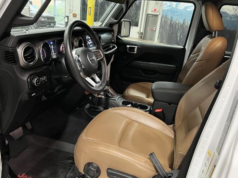 Used 2020 Jeep Gladiator Rubicon image 11