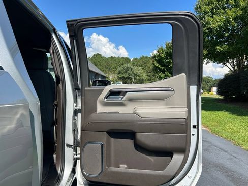 Used 2022 Chevrolet Silverado 1500 LTZ w/ LTZ Premium Package AWD/4WD image 63