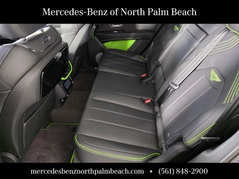 Used 2025 Bentley Bentayga image 14
