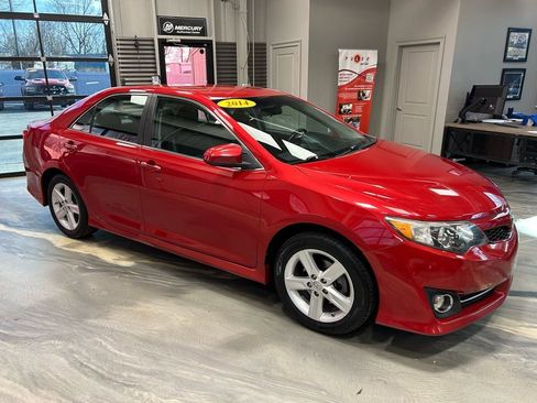Used 2014 Toyota Camry SE image 23