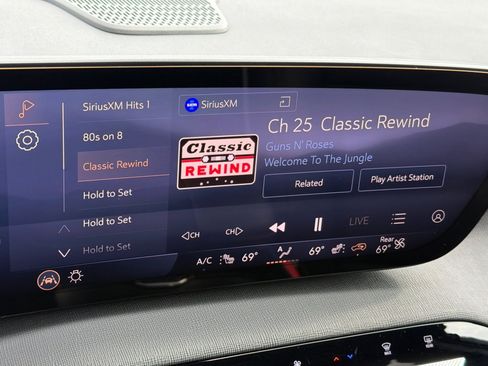 Used 2025 Buick Enclave Preferred AWD/4WD image 16