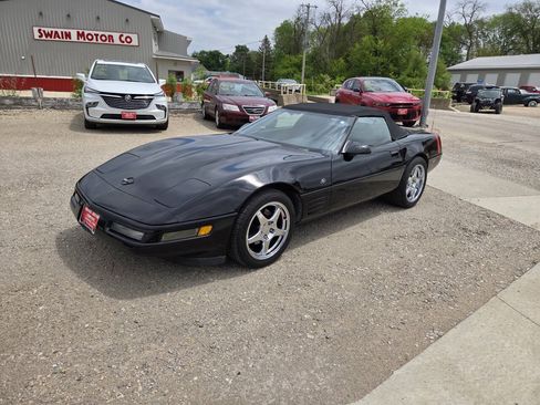 Used 1993 Chevrolet Corvette Convertible RWD image 1