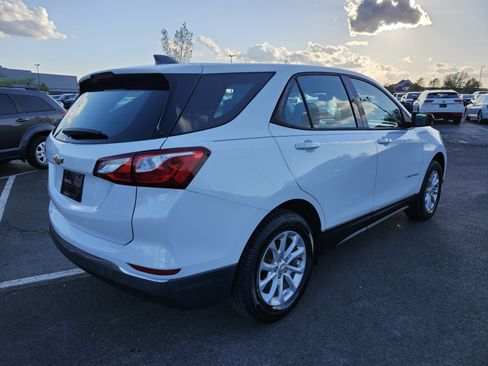 Used 2018 Chevrolet Equinox LS FWD image 16