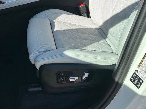Certified 2025 BMW X7 xDrive40i image 15