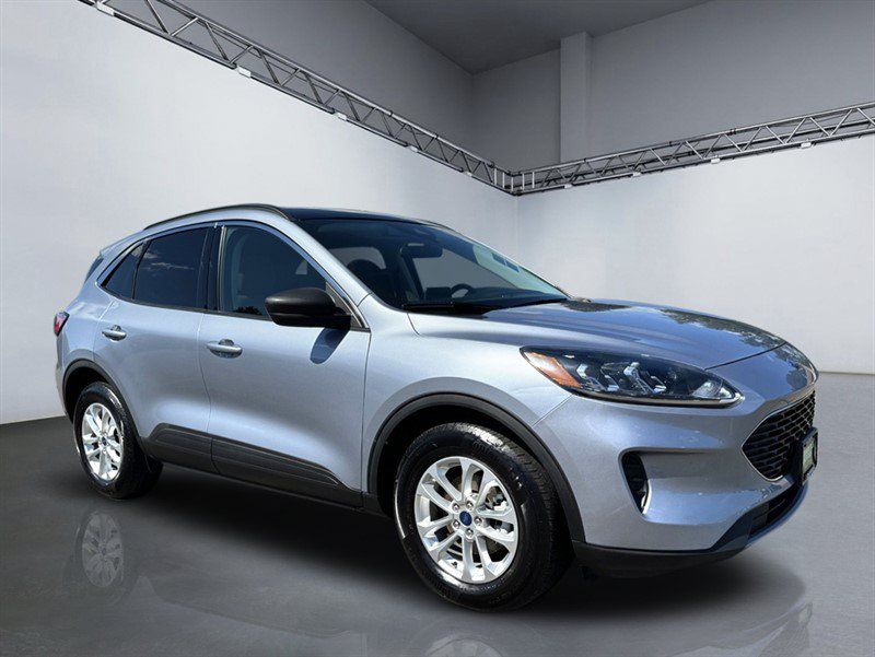 Used 2022 Ford Escape SE w/ Cold Weather Package AWD/4WD image 9