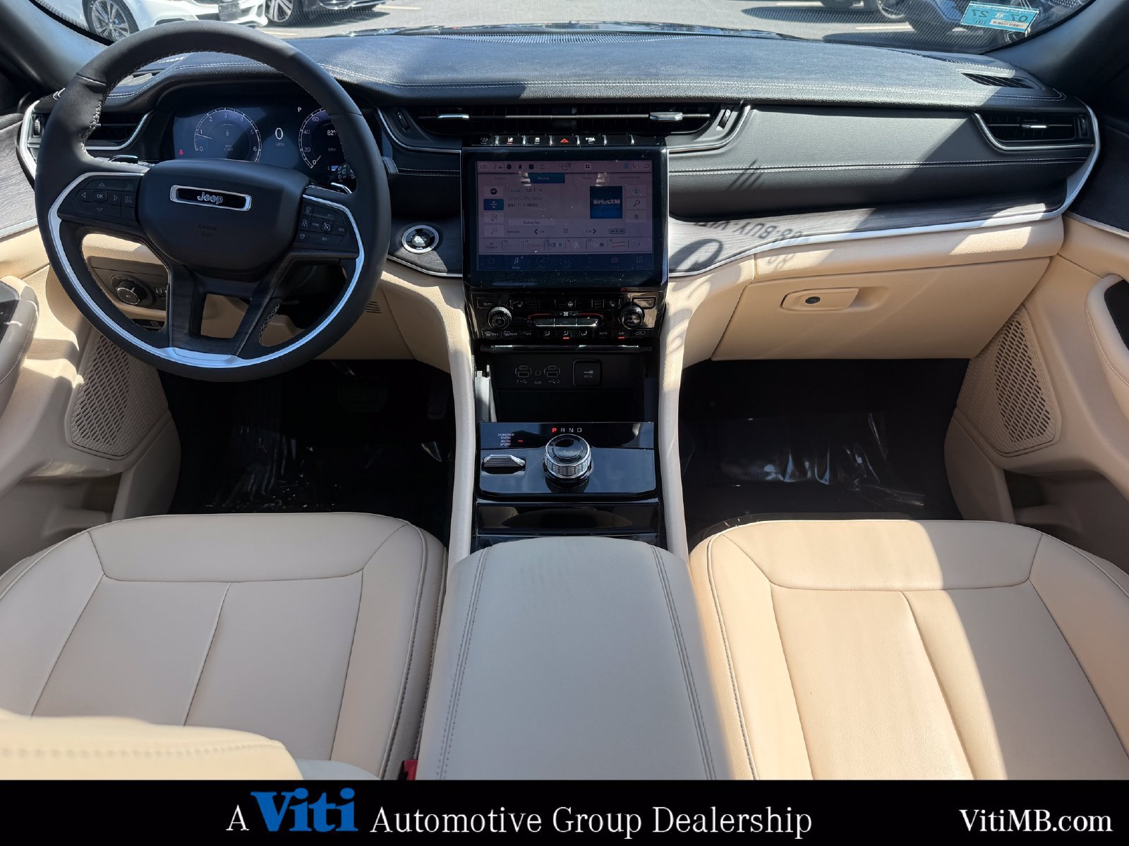 Used 2023 Jeep Grand Cherokee Limited AWD/4WD image 2