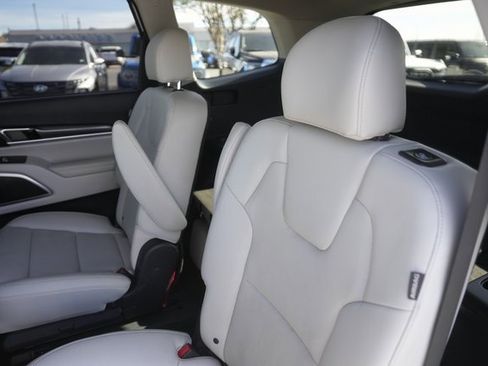 Used 2023 Kia Telluride S image 13