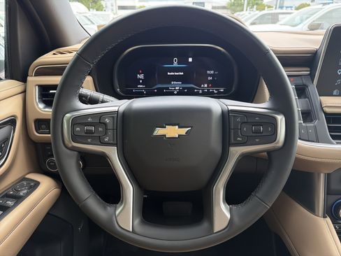 Used 2023 Chevrolet Tahoe Premier AWD/4WD image 18