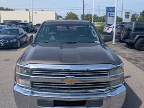 Used 2015 Chevrolet Silverado 2500 W/T AWD/4WD image 2
