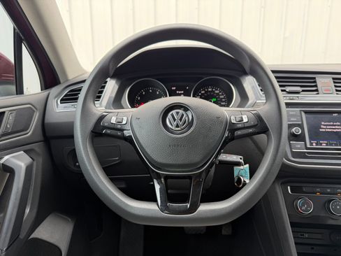 Used 2019 Volkswagen Tiguan S image 11