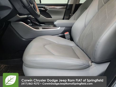 Used 2023 Toyota Highlander Platinum FWD image 19