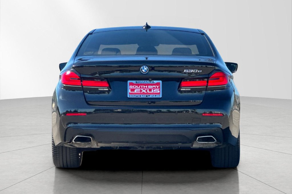 Used 2023 BMW 530e w/ Executive Package RWD image 5