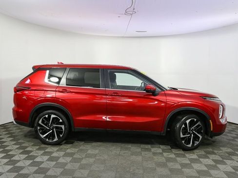 Used 2024 Mitsubishi Outlander SE image 15
