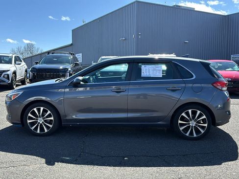 Used 2018 Hyundai Elantra GT image 4