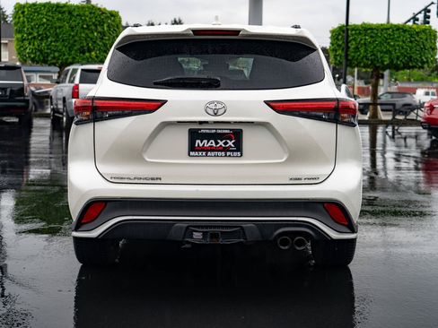 Used 2021 Toyota Highlander XSE AWD/4WD image 11