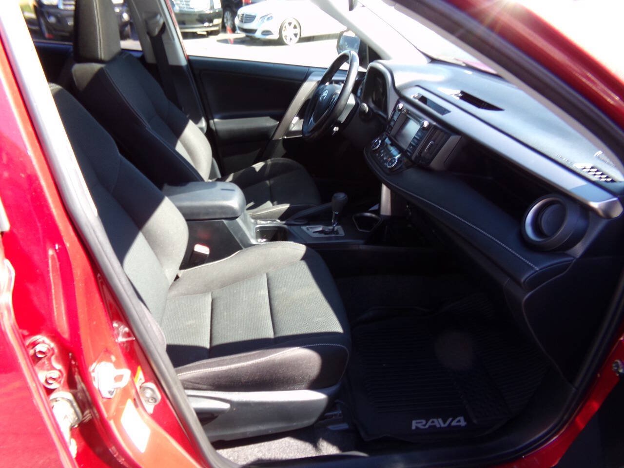 Used 2018 Toyota RAV4 XLE w/ Plus Extra Value Package AWD/4WD image 27