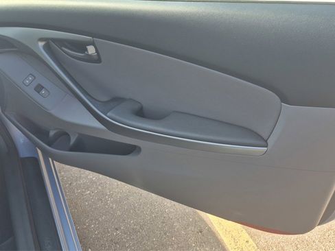 Used 2013 Hyundai Elantra SE w/ Technology Pkg image 11